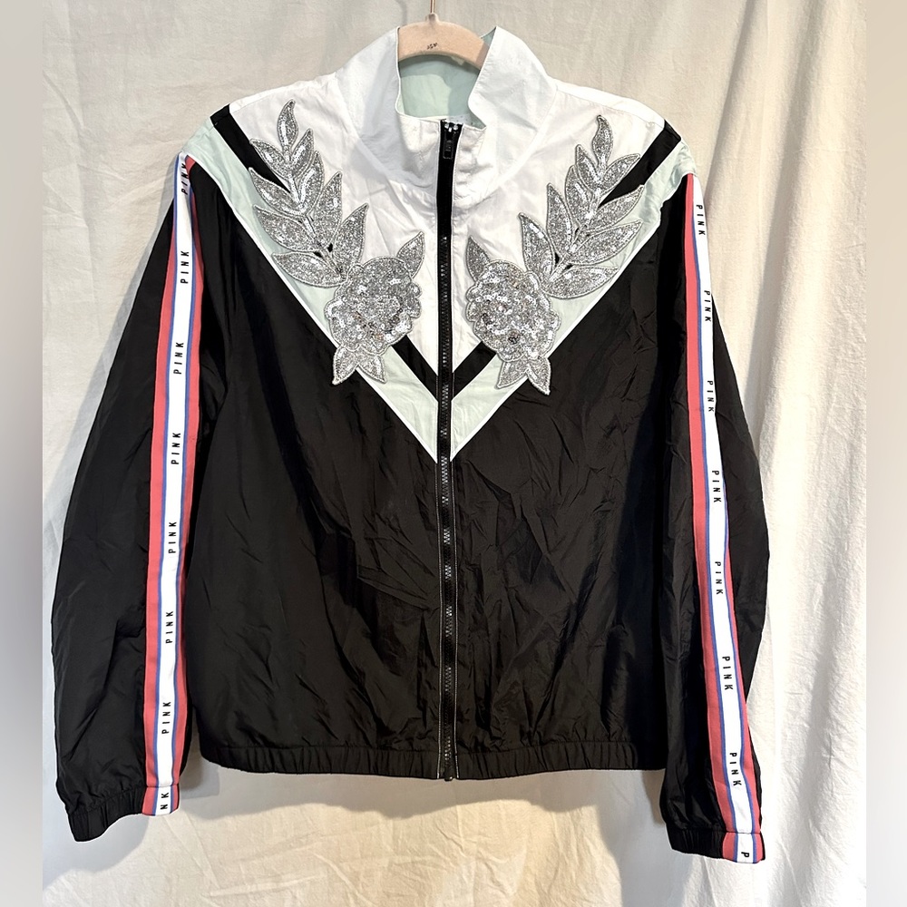 Pink windbreaker size m/l appliqué